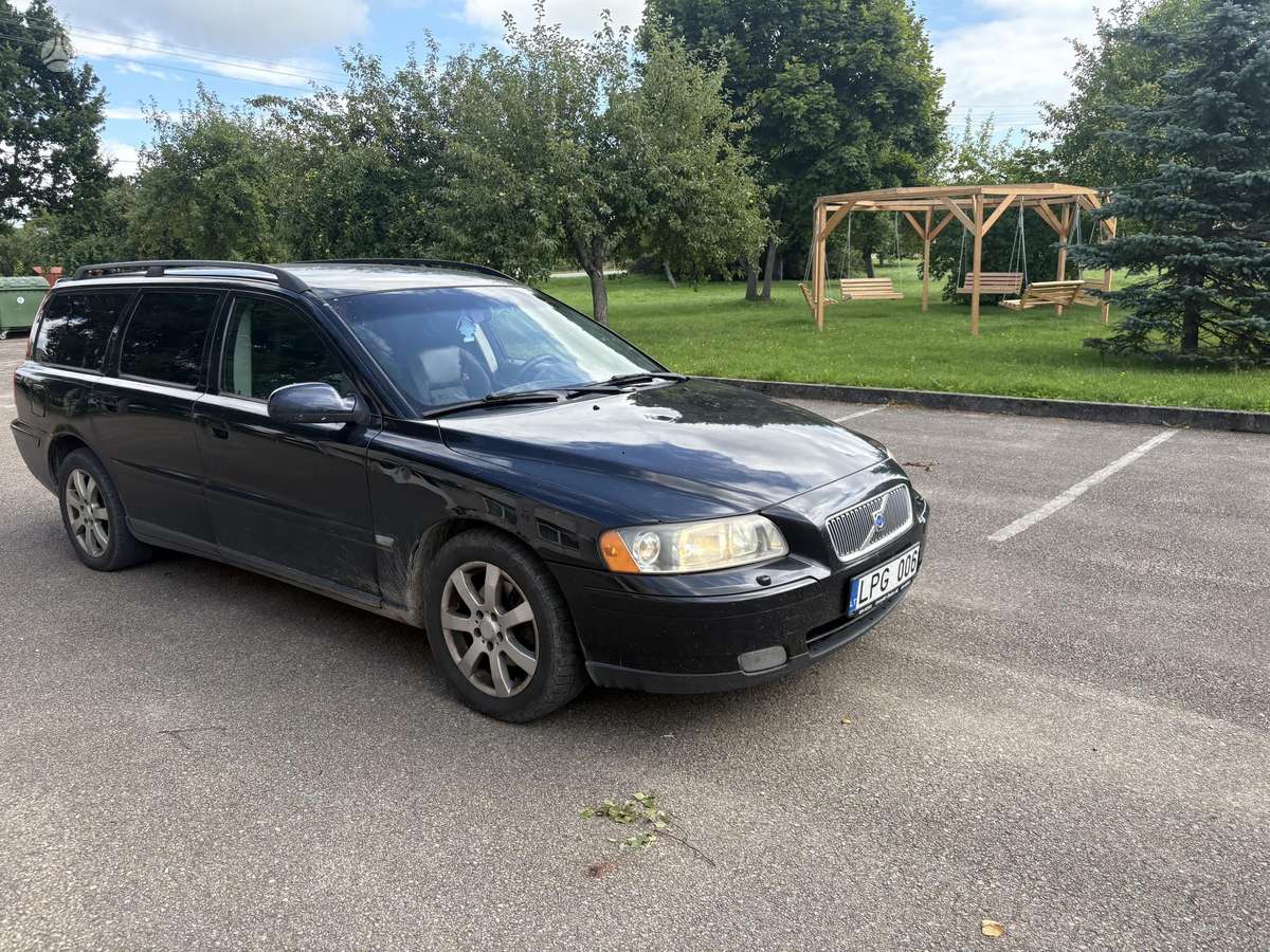 Volvo V70 2005 — салон