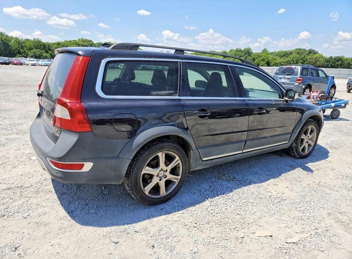 Volvo XC70 2013 — interior