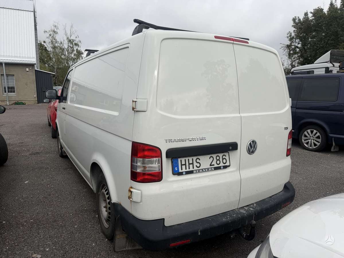 Volkswagen Transporter 2011 — interior