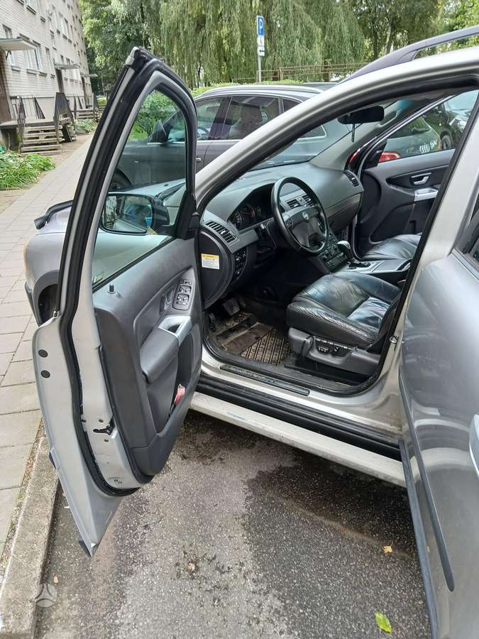 Volvo XC90 2004 — photo 10
