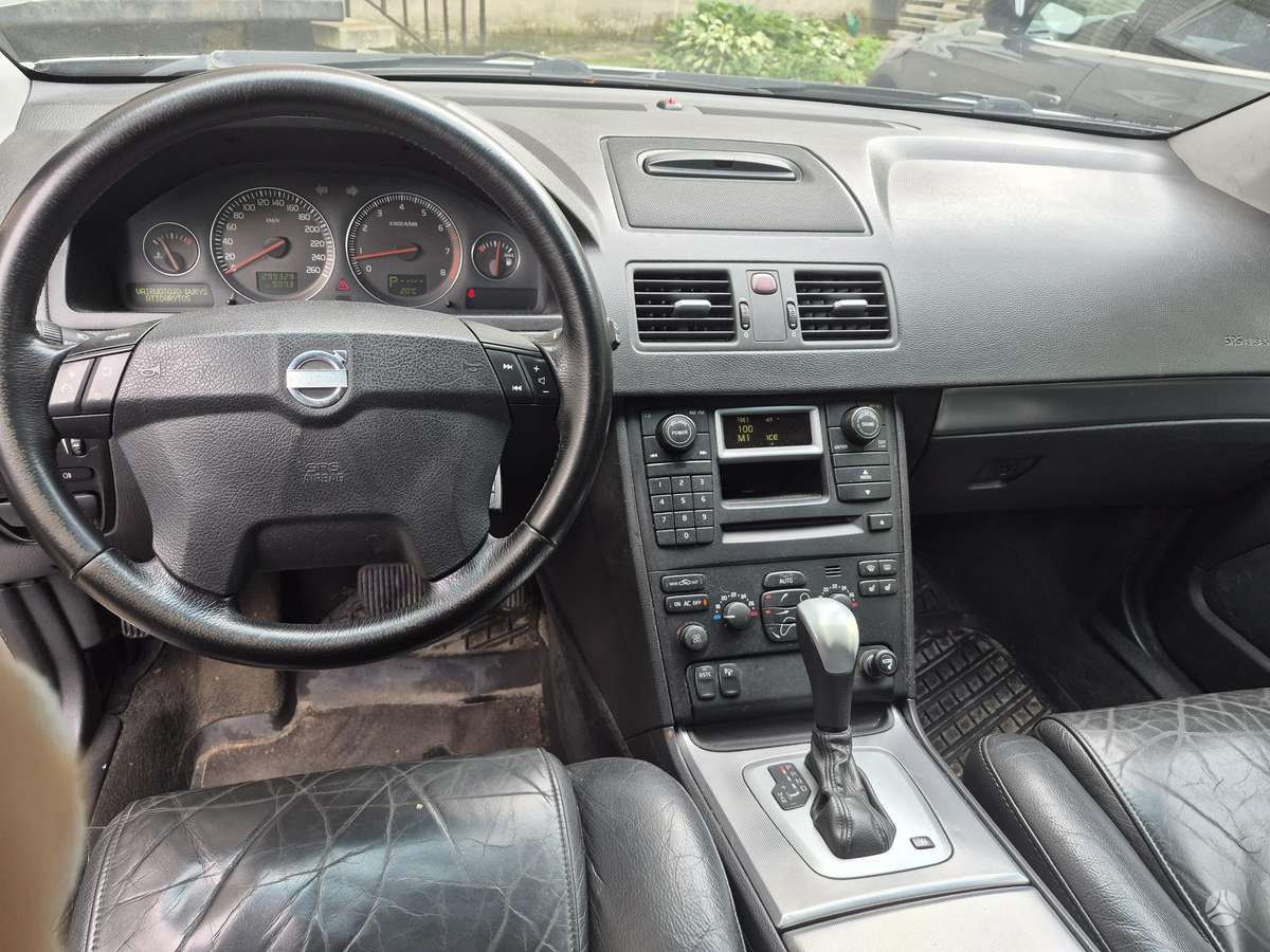 Volvo XC90 2004 — photo 17