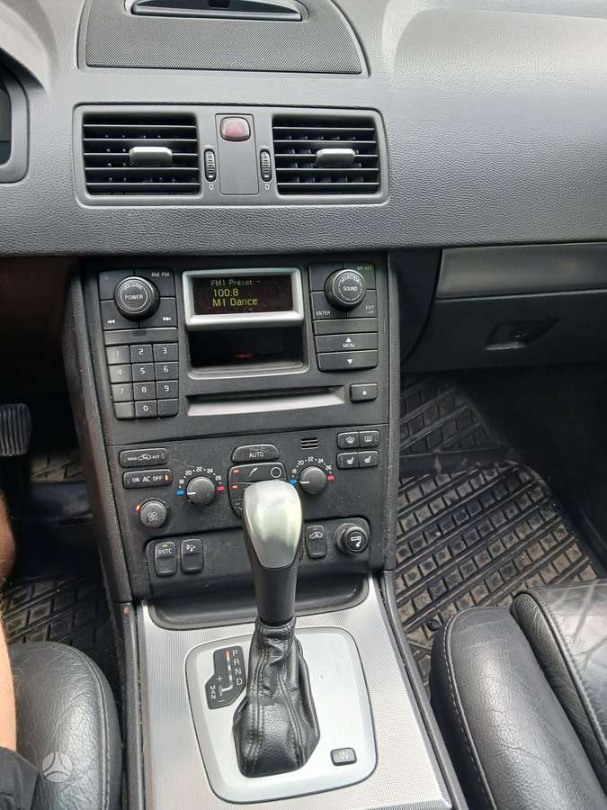 Volvo XC90 2004 — photo 18