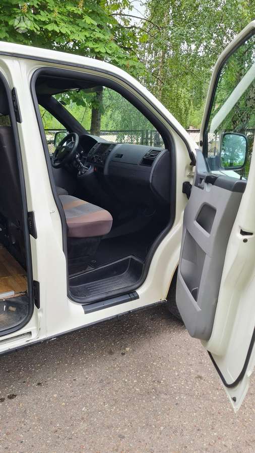 Volkswagen Transporter 2010 — photo 12