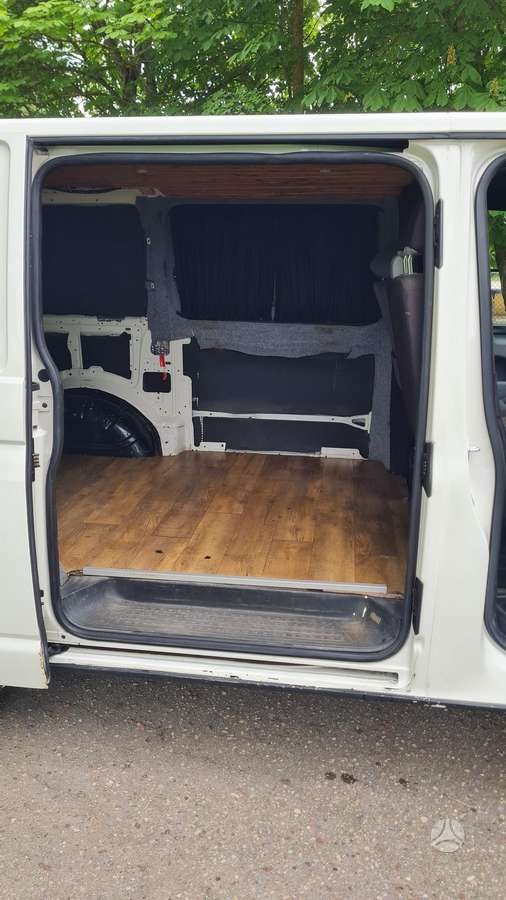 Volkswagen Transporter 2010 — photo 13