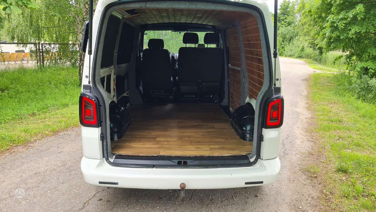 Volkswagen Transporter 2010 — photo 14