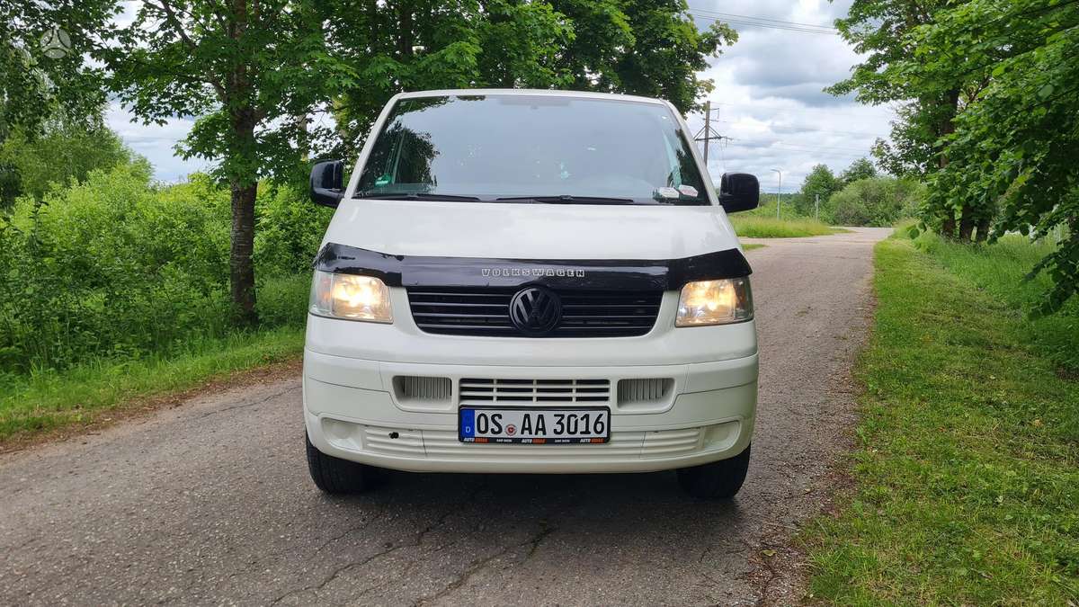 Volkswagen Transporter 2010 — rear view