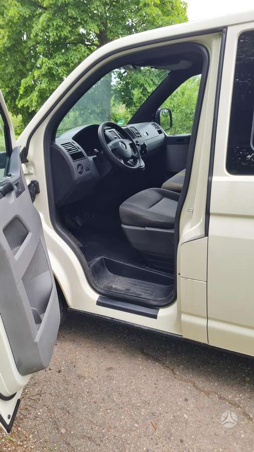 Volkswagen Transporter 2010 — photo 9