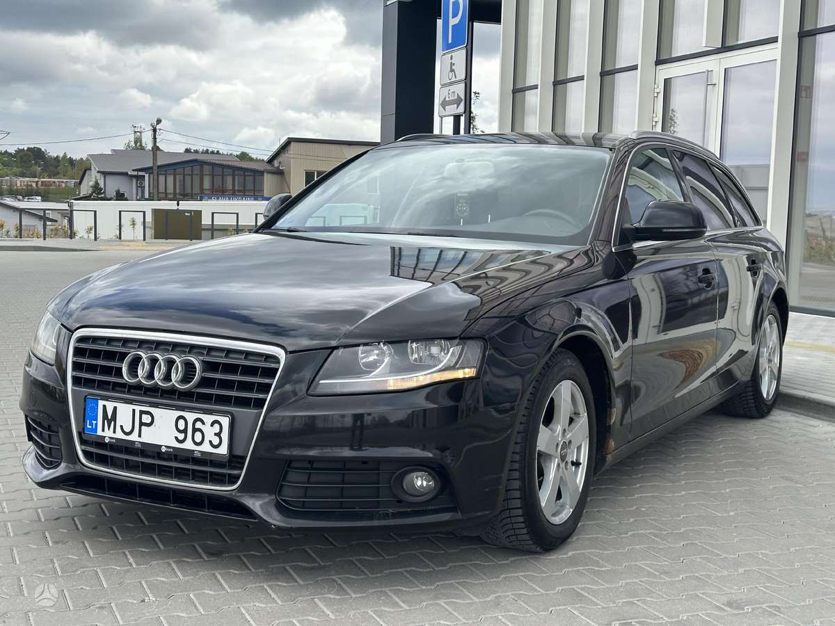 Audi A4 2008 — салон