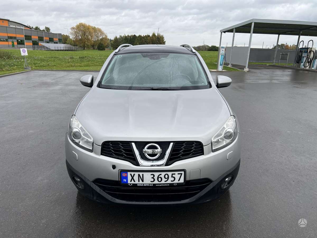 Nissan Qashqai+2 2010 — салон