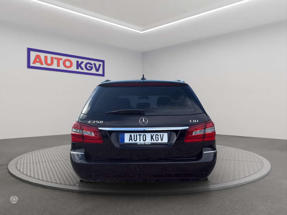 Mercedes-Benz E200 2011 — engine 2100 cm³, 136 HP (100kW)