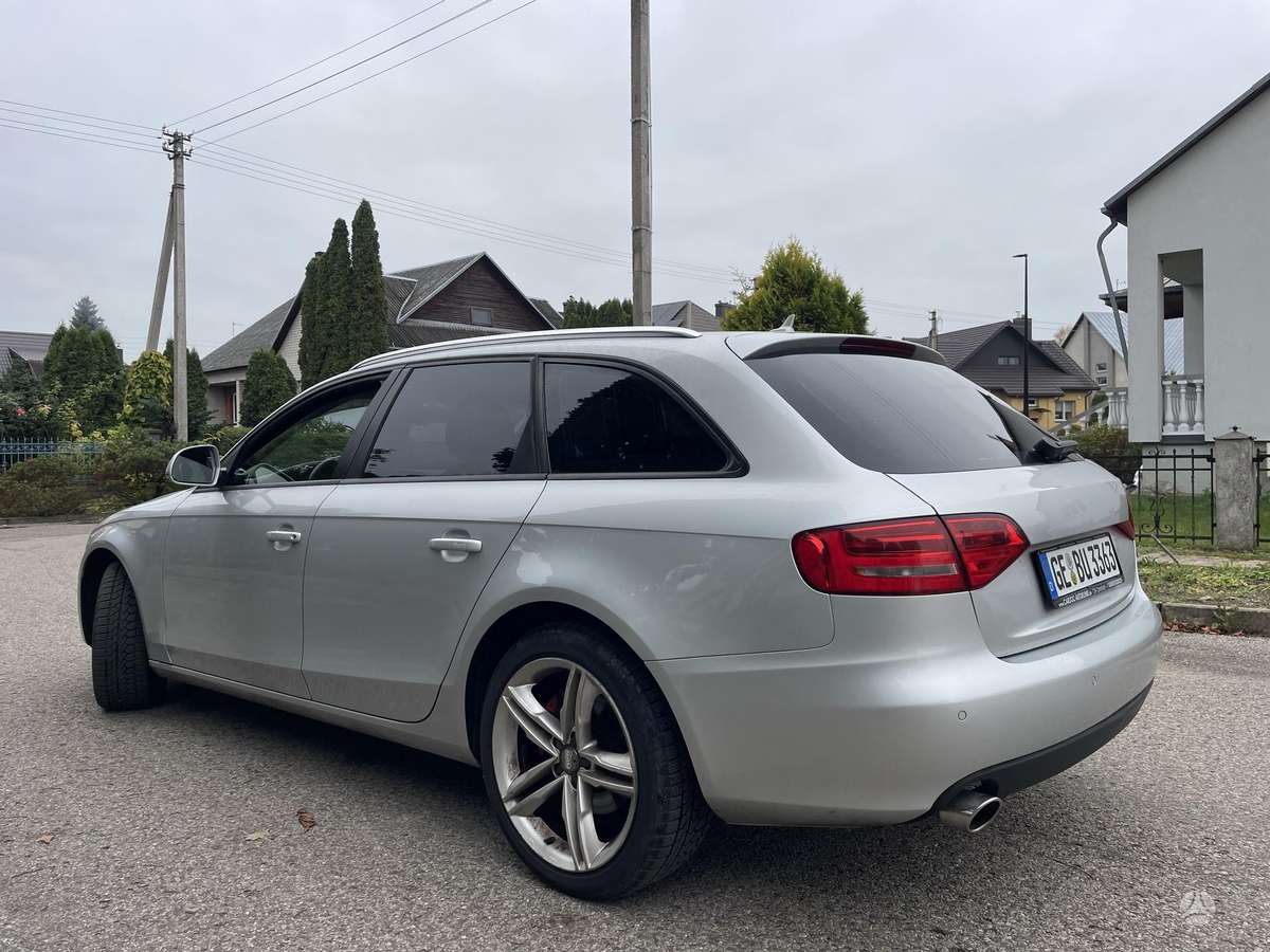 Audi A4 2009 — вигляд ззаду