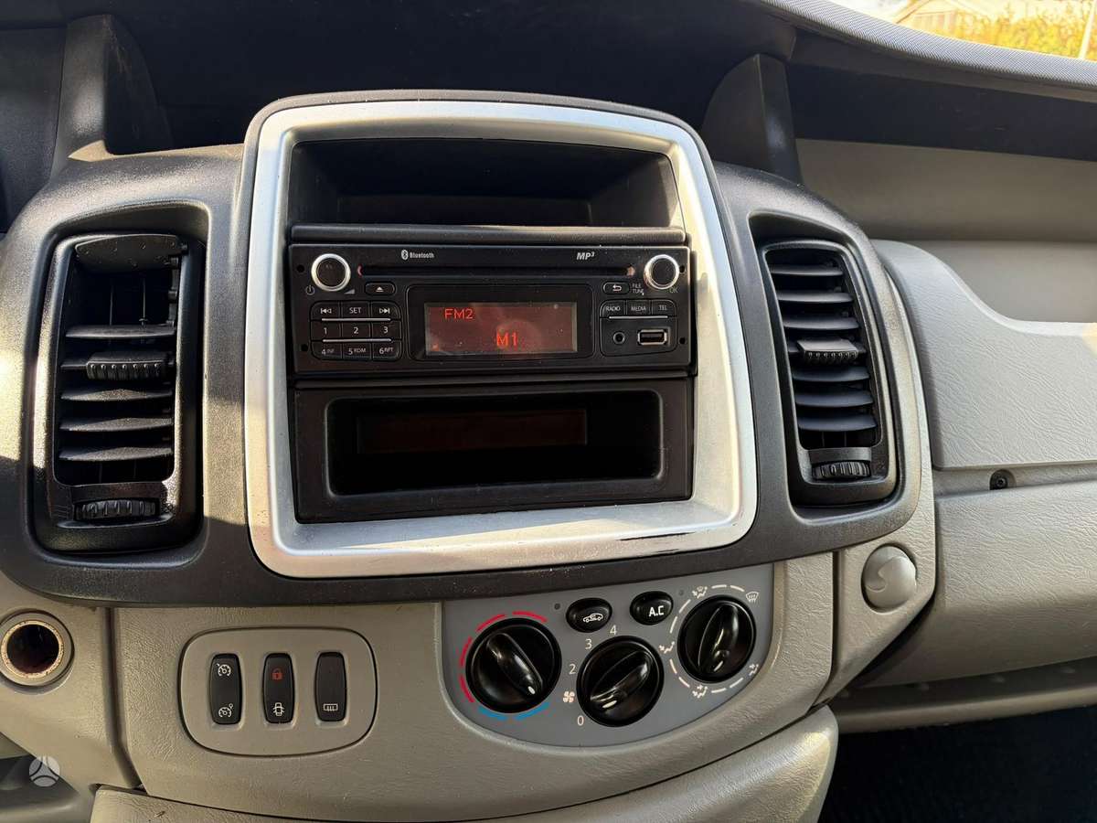 Opel Vivaro 2014 — фото 10