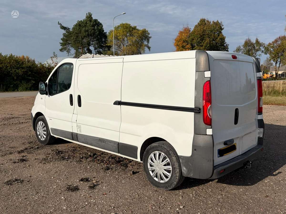 Opel Vivaro 2014 — вигляд ззаду