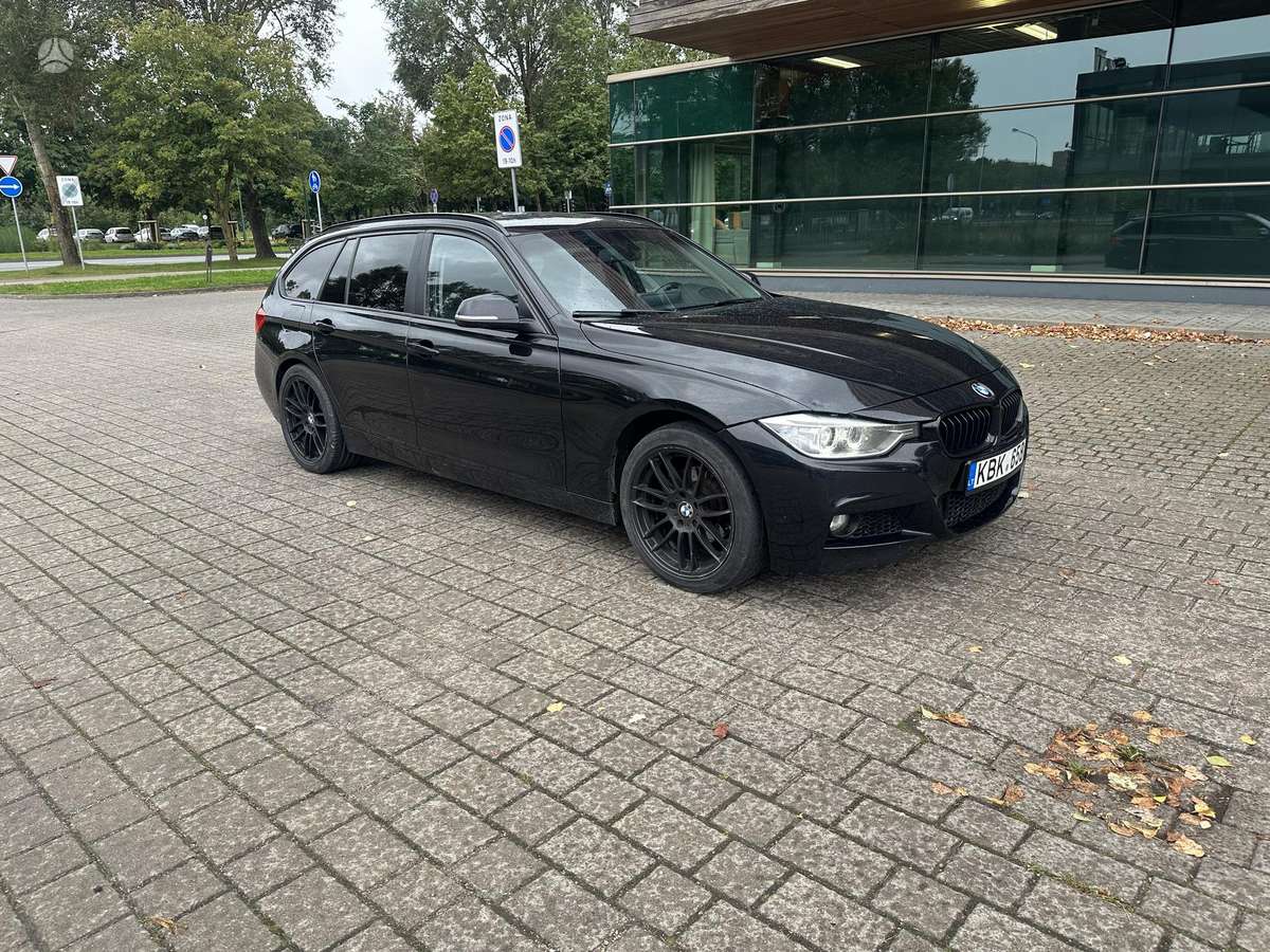 BMW 318 2014 — interior