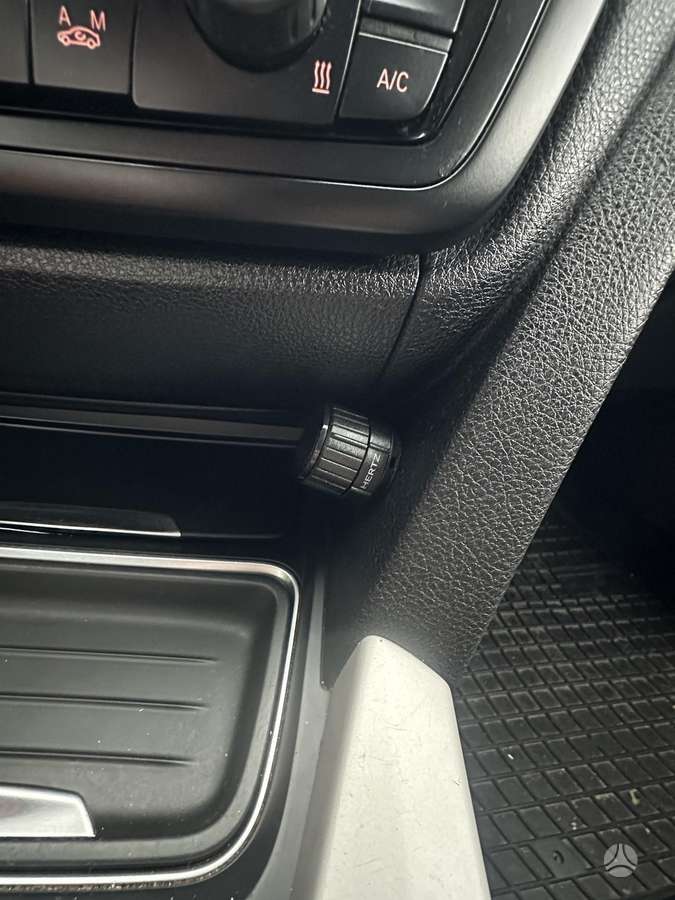 BMW 318 2014 — photo 8