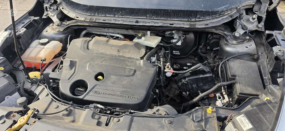 Ford Kuga 2015 — photo 12