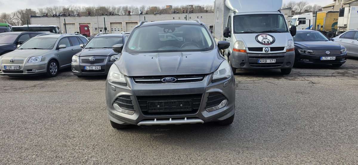 Ford Kuga 2015 — rear view