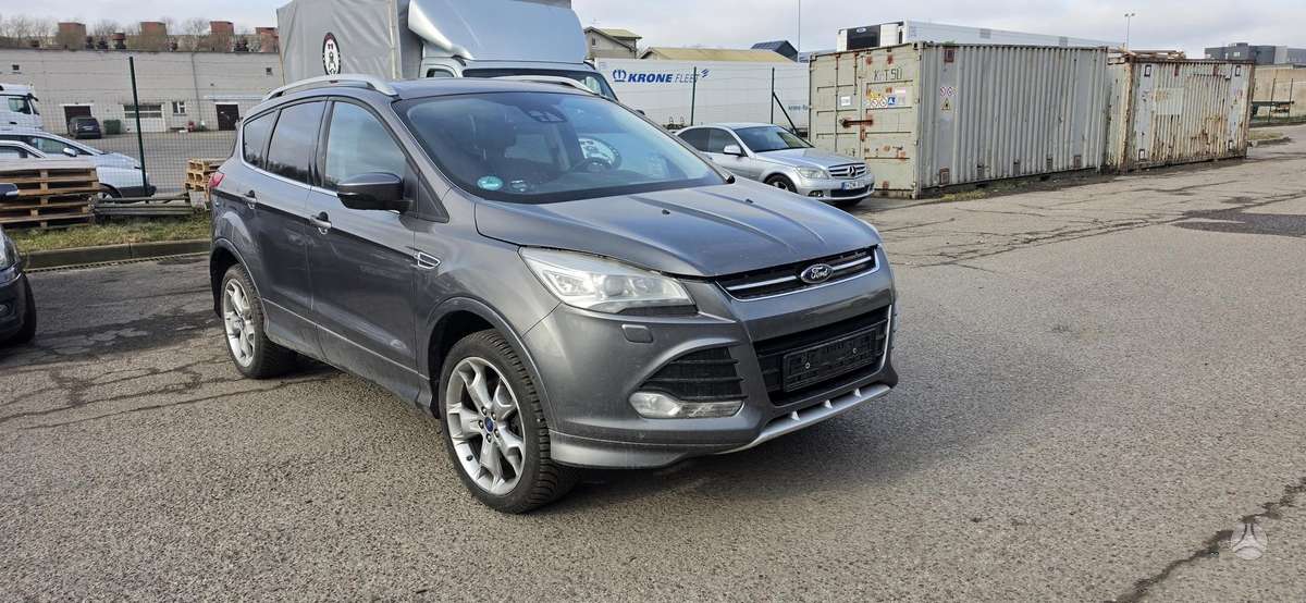 Ford Kuga 2015 — interior
