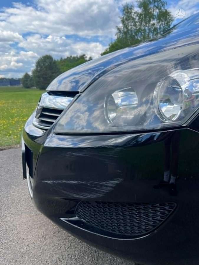 Opel Zafira 2010 — photo 12