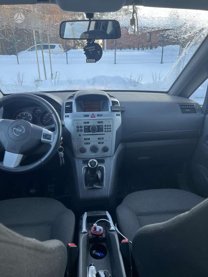Opel Zafira 2010 — photo 17