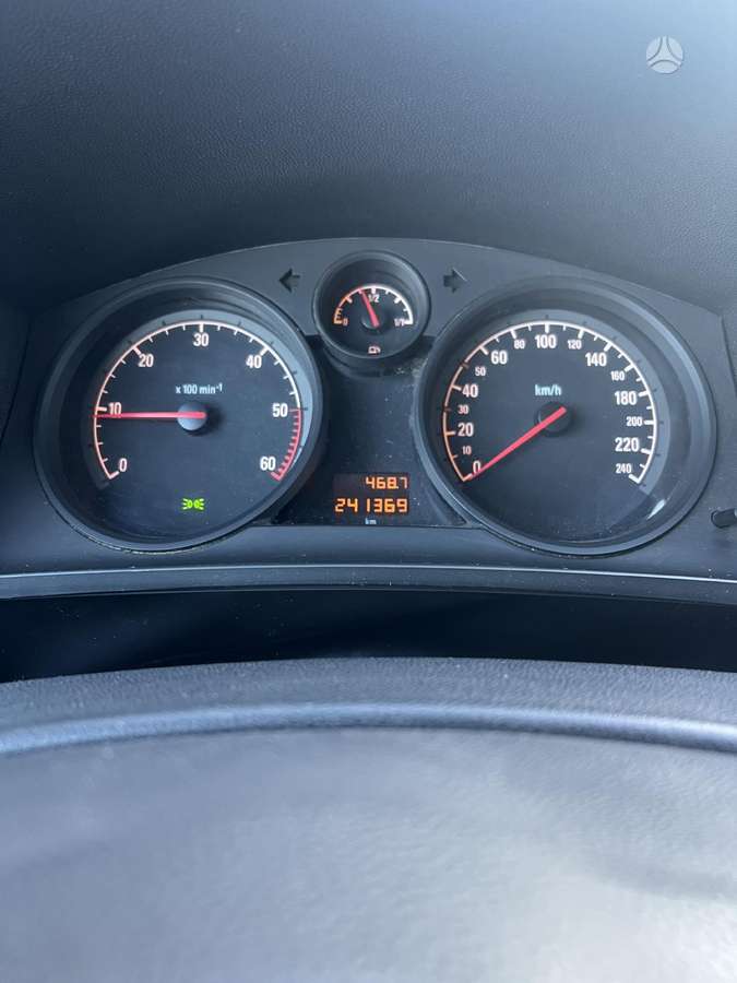 Opel Zafira 2010 — photo 19