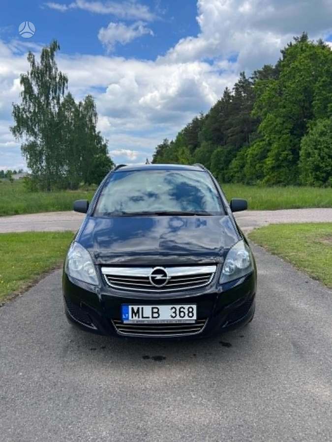 Opel Zafira 2010 — rear view