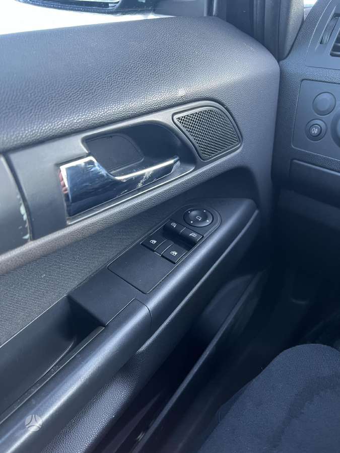 Opel Zafira 2010 — photo 20