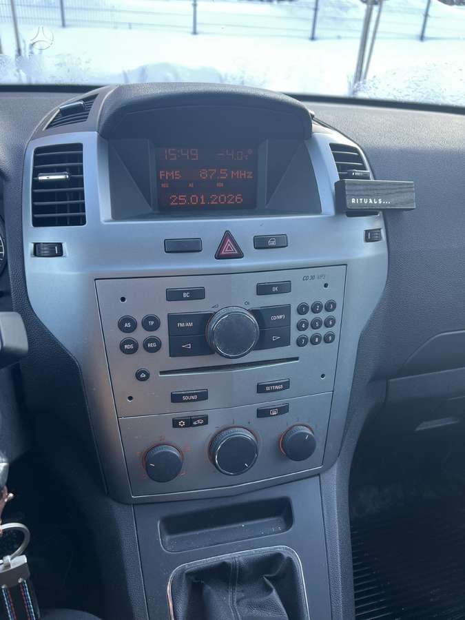 Opel Zafira 2010 — photo 21