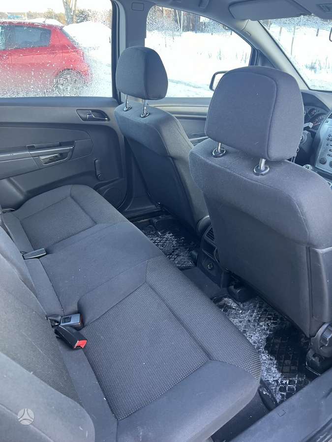 Opel Zafira 2010 — photo 23
