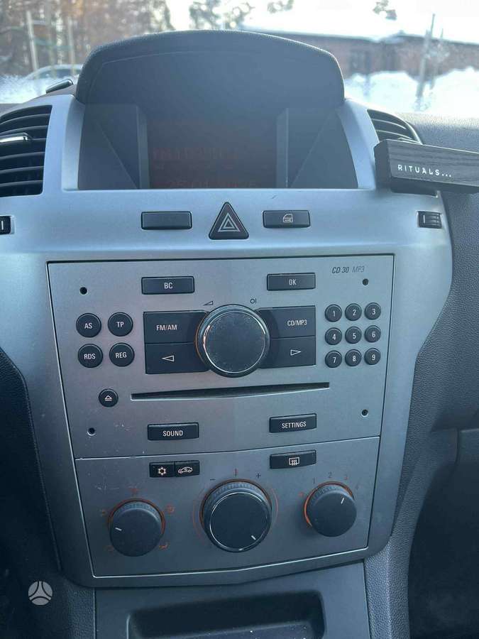 Opel Zafira 2010 — photo 25