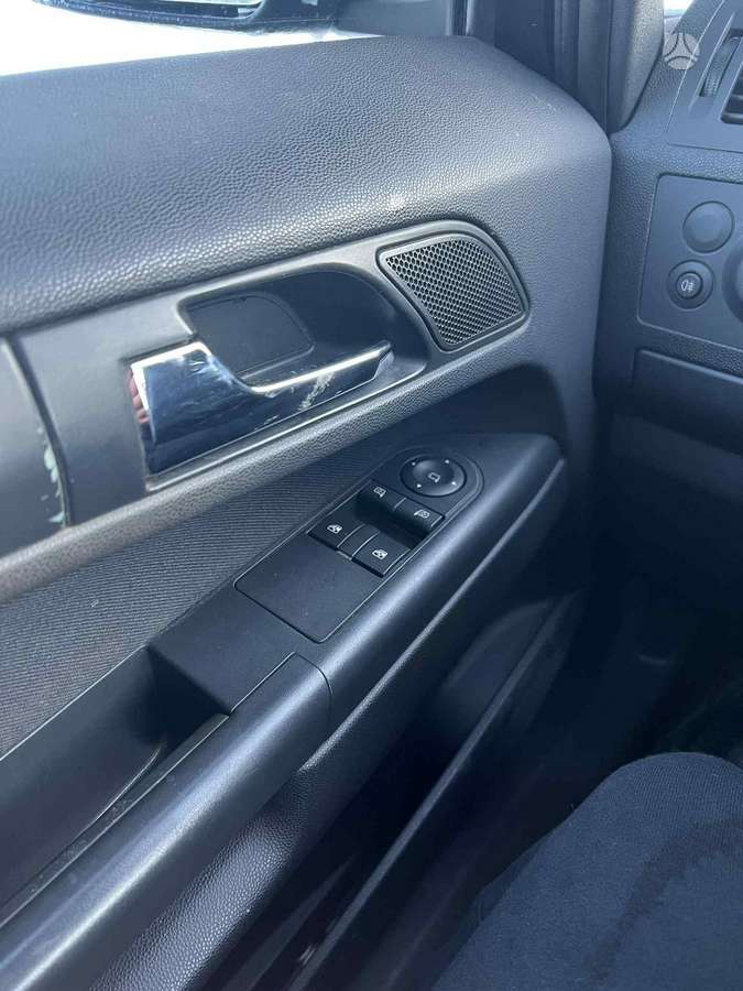 Opel Zafira 2010 — photo 26