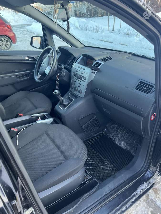 Opel Zafira 2010 — photo 28