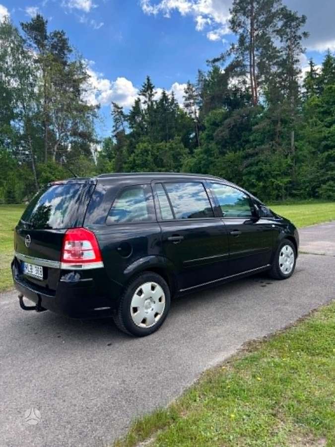 Opel Zafira 2010 — photo 5