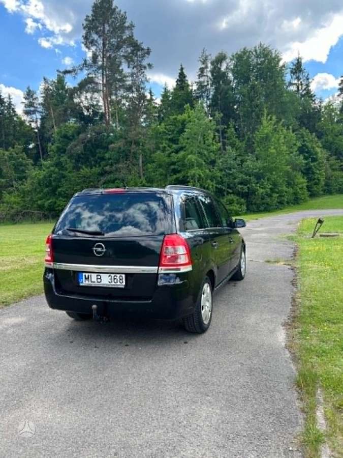 Opel Zafira 2010 — photo 6