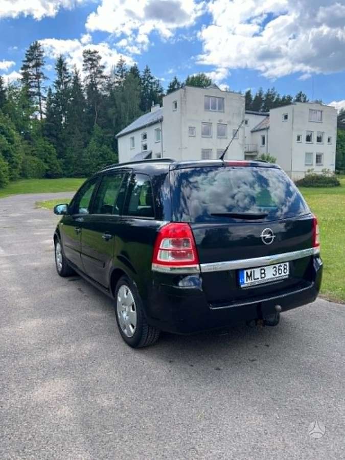 Opel Zafira 2010 — photo 8