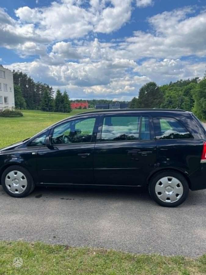 Opel Zafira 2010 — photo 9