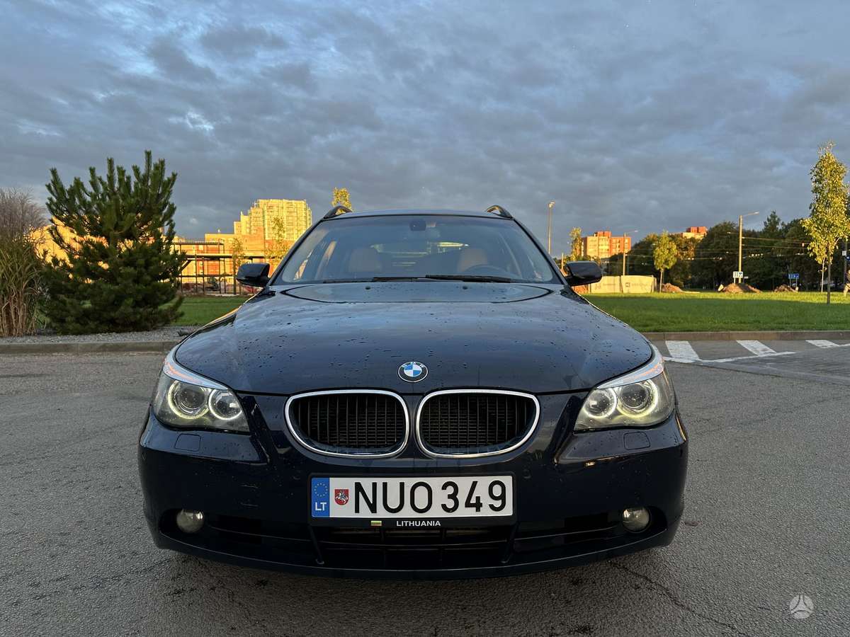 BMW 530 2006 — вигляд ззаду
