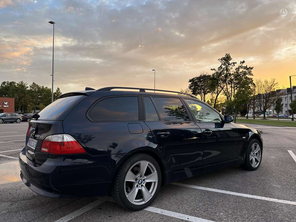 BMW 530 2006 — салон