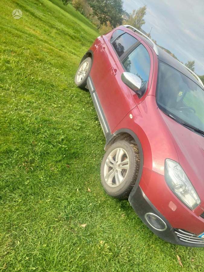 Nissan Qashqai 2011 — салон