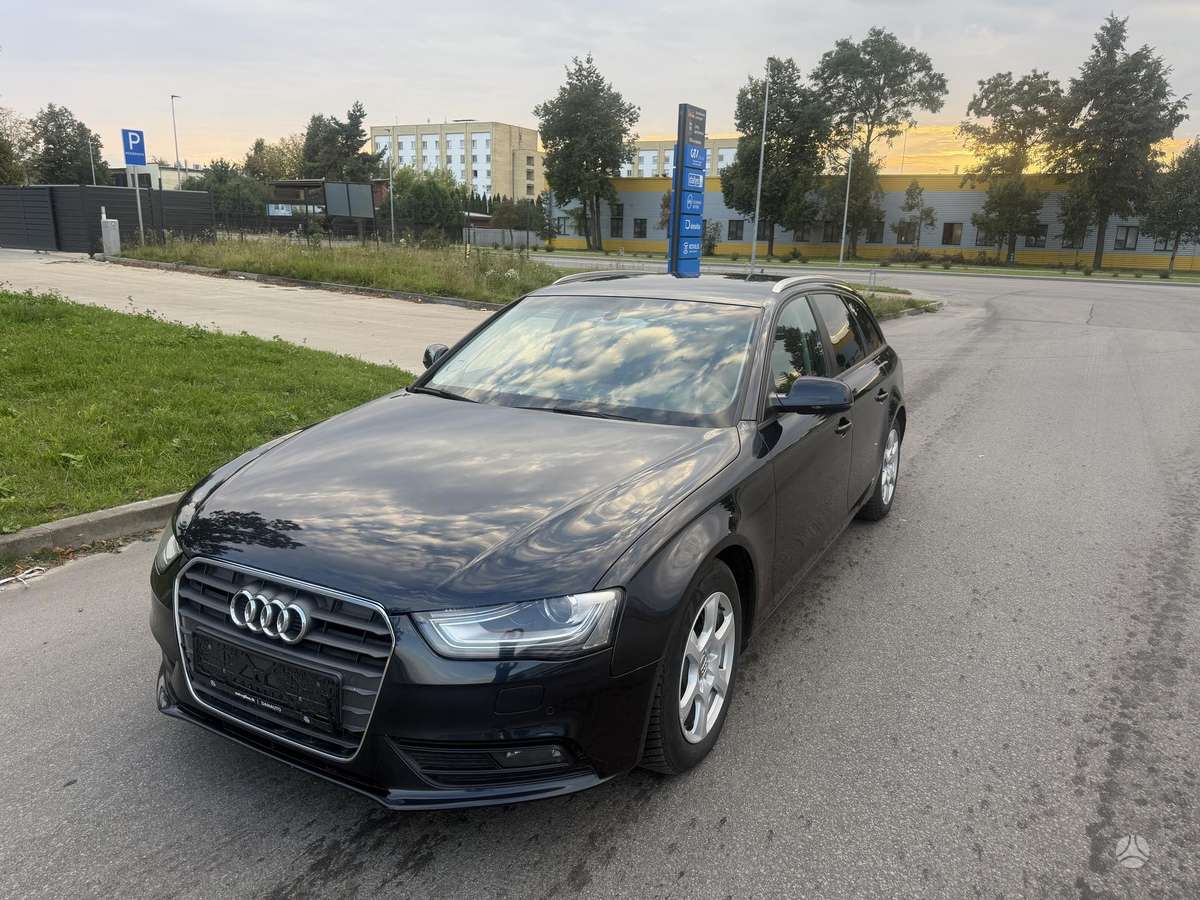 Audi A4 2012 — rear view