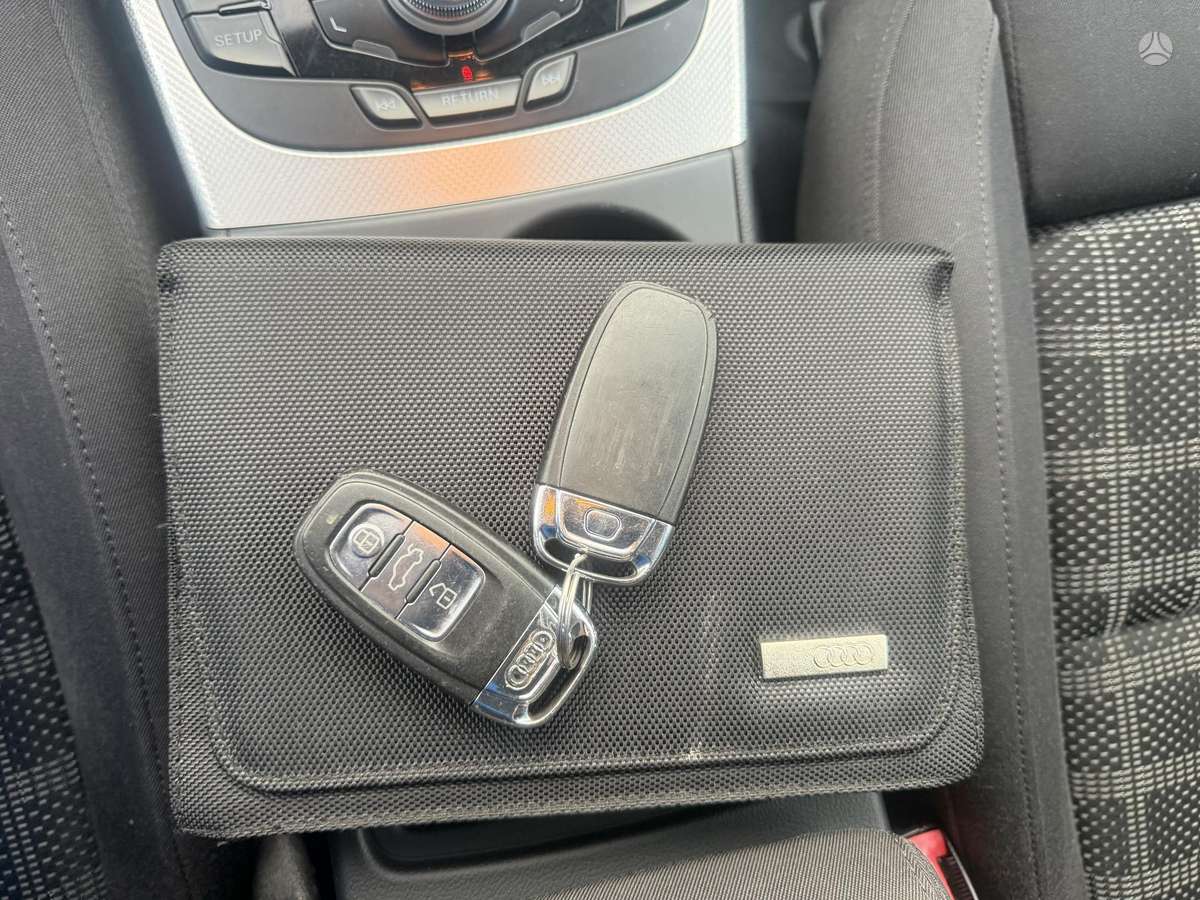 Audi A4 2012 — photo 25