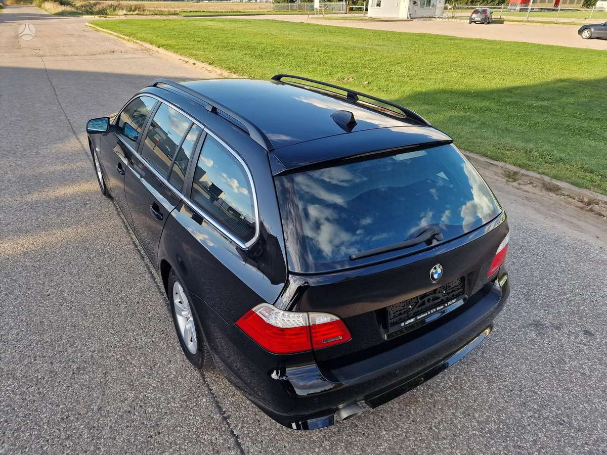 BMW 520 2007 — rear view