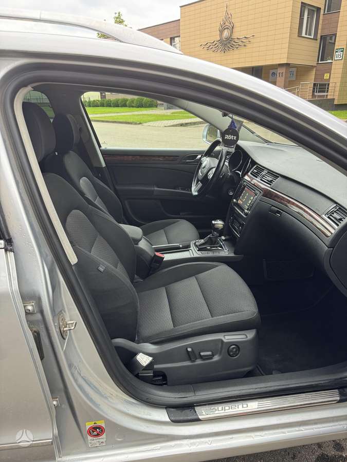 Skoda Superb 2010 — photo 10