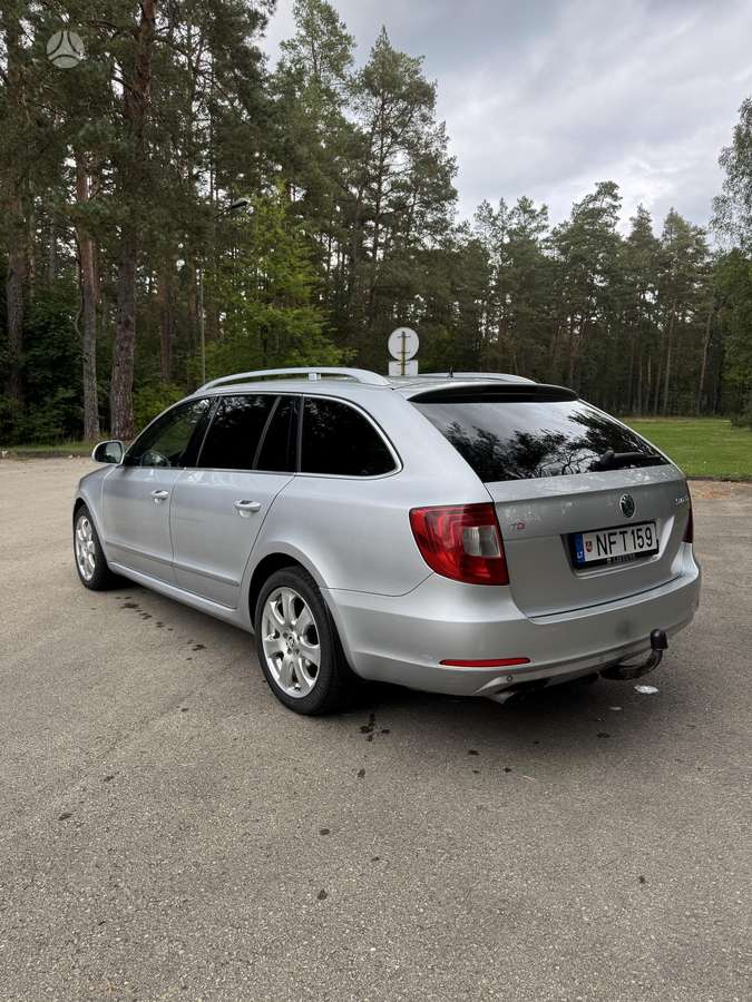 Skoda Superb 2010 — interior