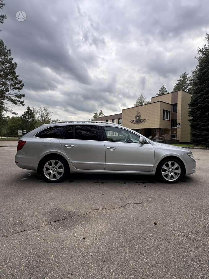 Skoda Superb 2010 — photo 8