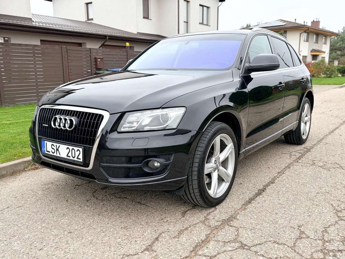 Audi Q5 2009 — interior