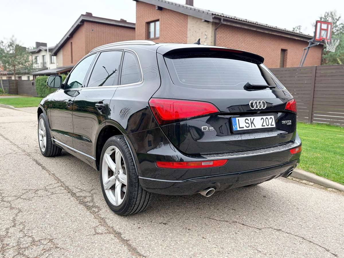 Audi Q5 2009 — engine 2967 cm³, 239 HP (176kW)