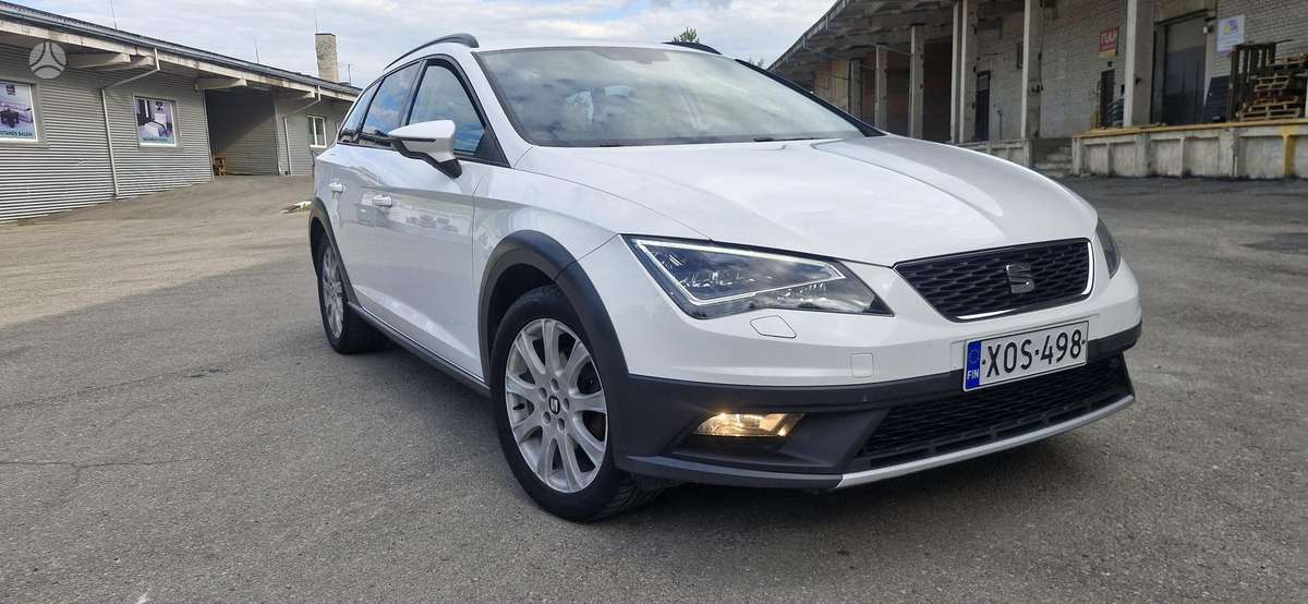 Seat Leon 2015 — rear view