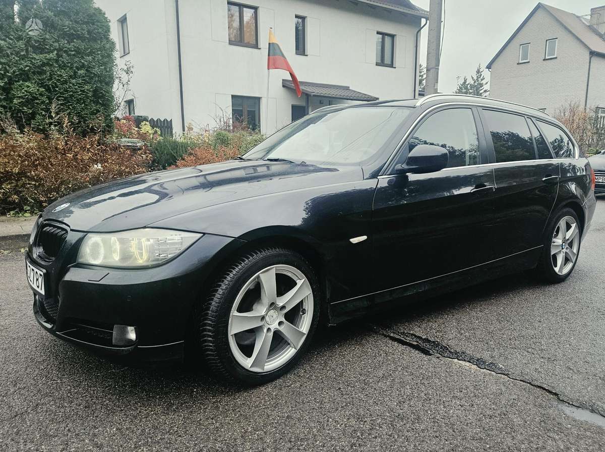 BMW 330, 2010