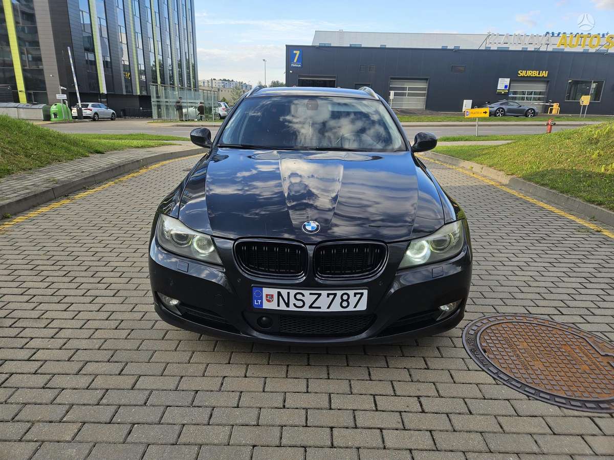 BMW 330 2010 — interior